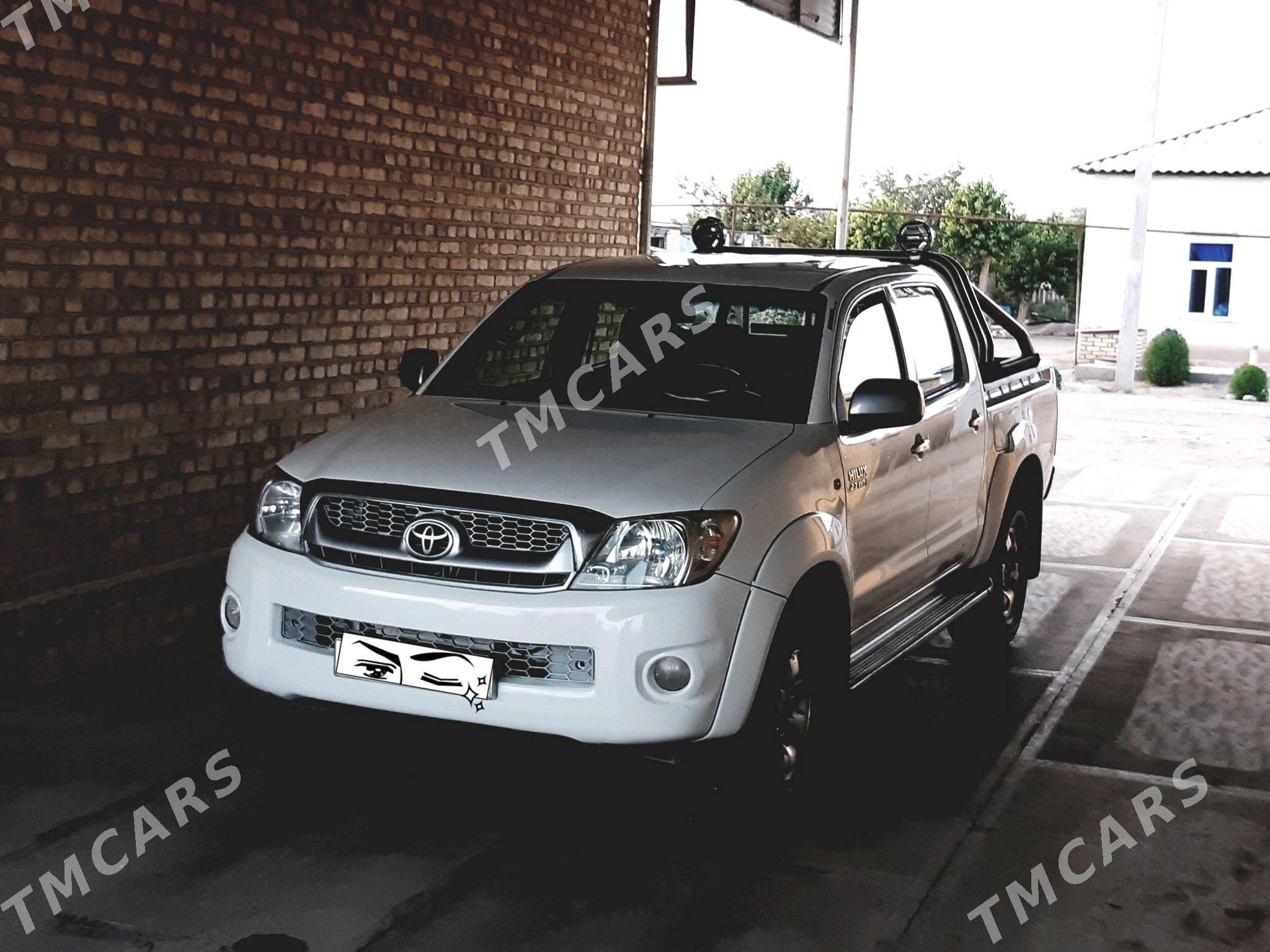 Toyota Hilux 2009 - 230 000 TMT - Murgap - img 2