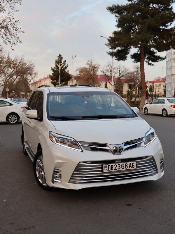 Toyota Sienna 2020 - 530 000 TMT - Aşgabat - img 4