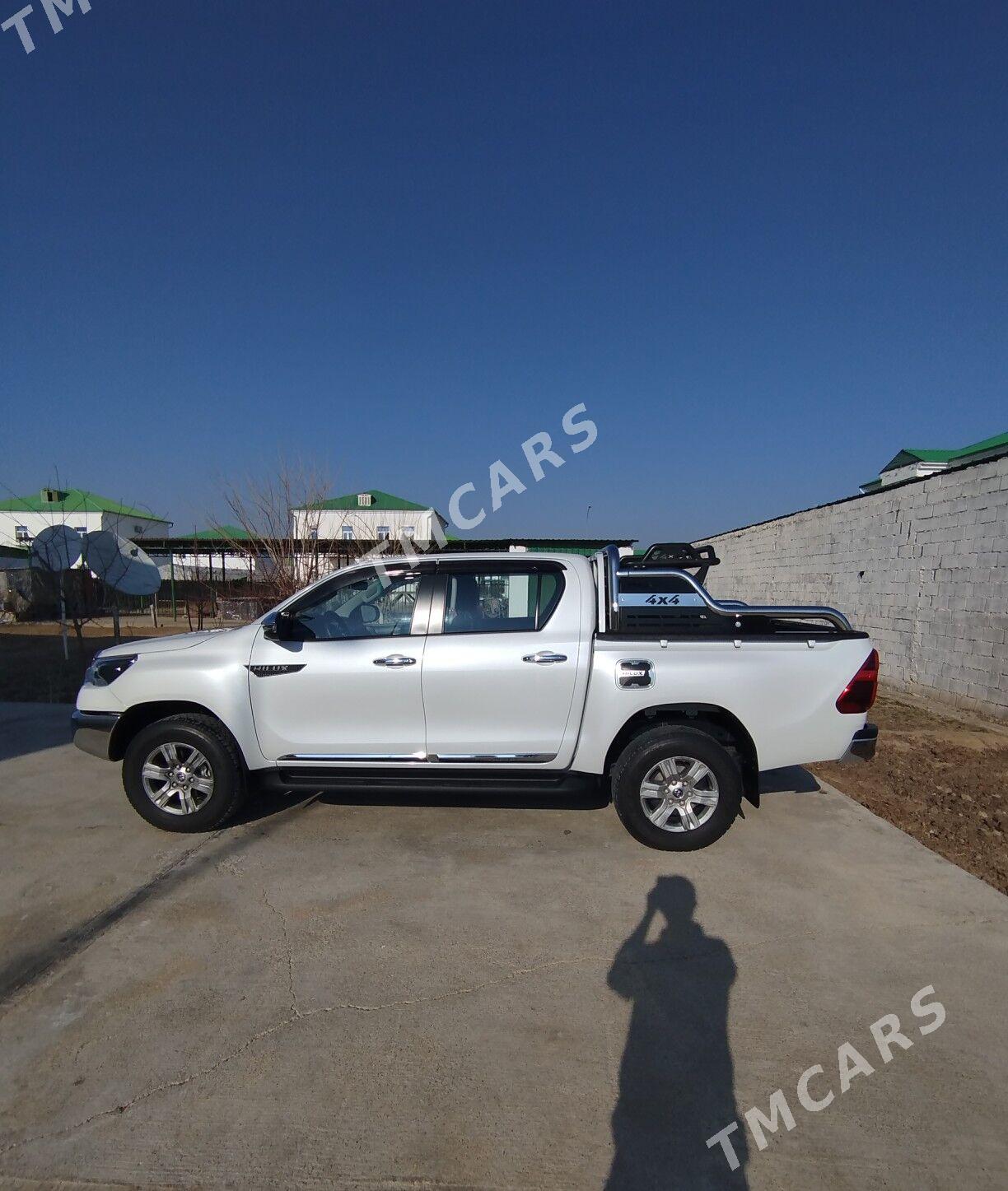 Toyota Hilux 2023 - 660 000 TMT - Täze zaman - img 4