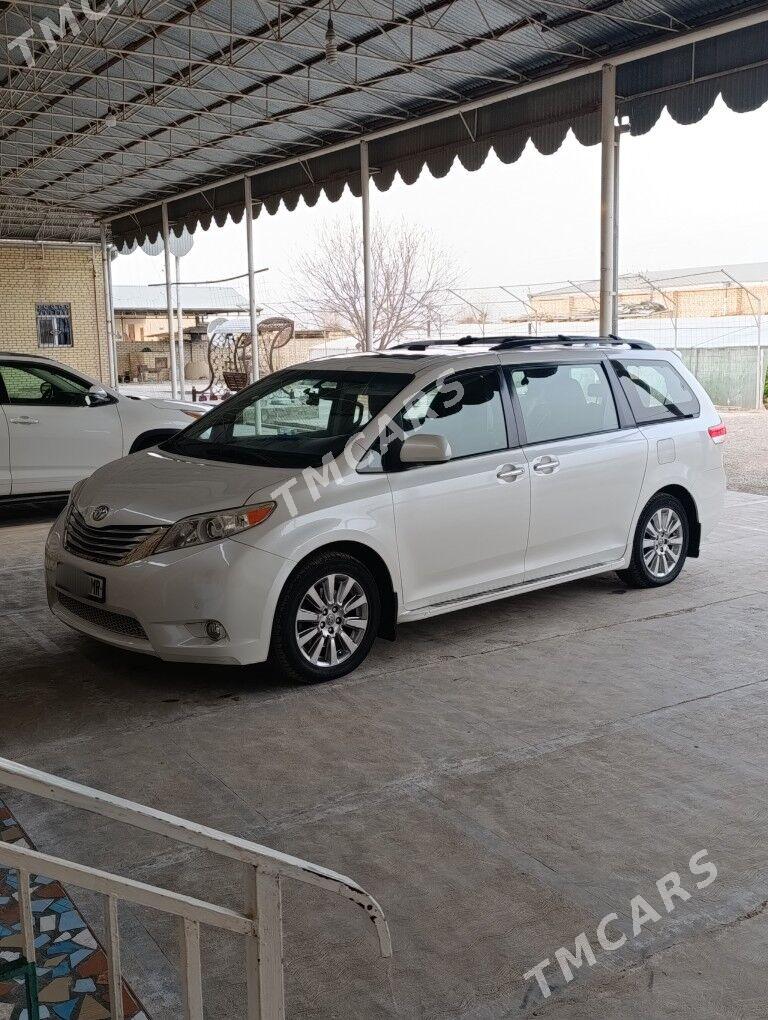 Toyota Sienna 2011 - 295 000 TMT - Мургап - img 2