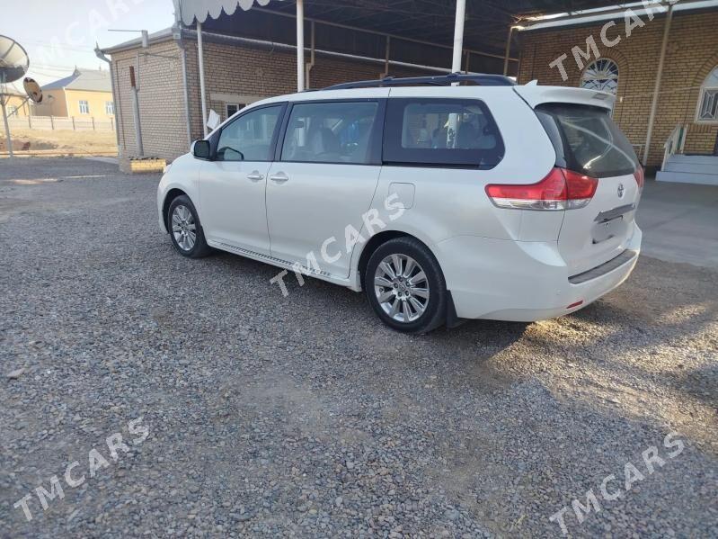 Toyota Sienna 2011 - 295 000 TMT - Мургап - img 7