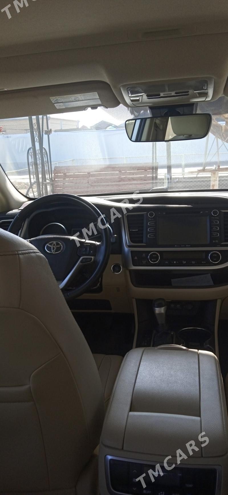 Toyota Highlander 2019 - 440 000 TMT - Baýramaly - img 5