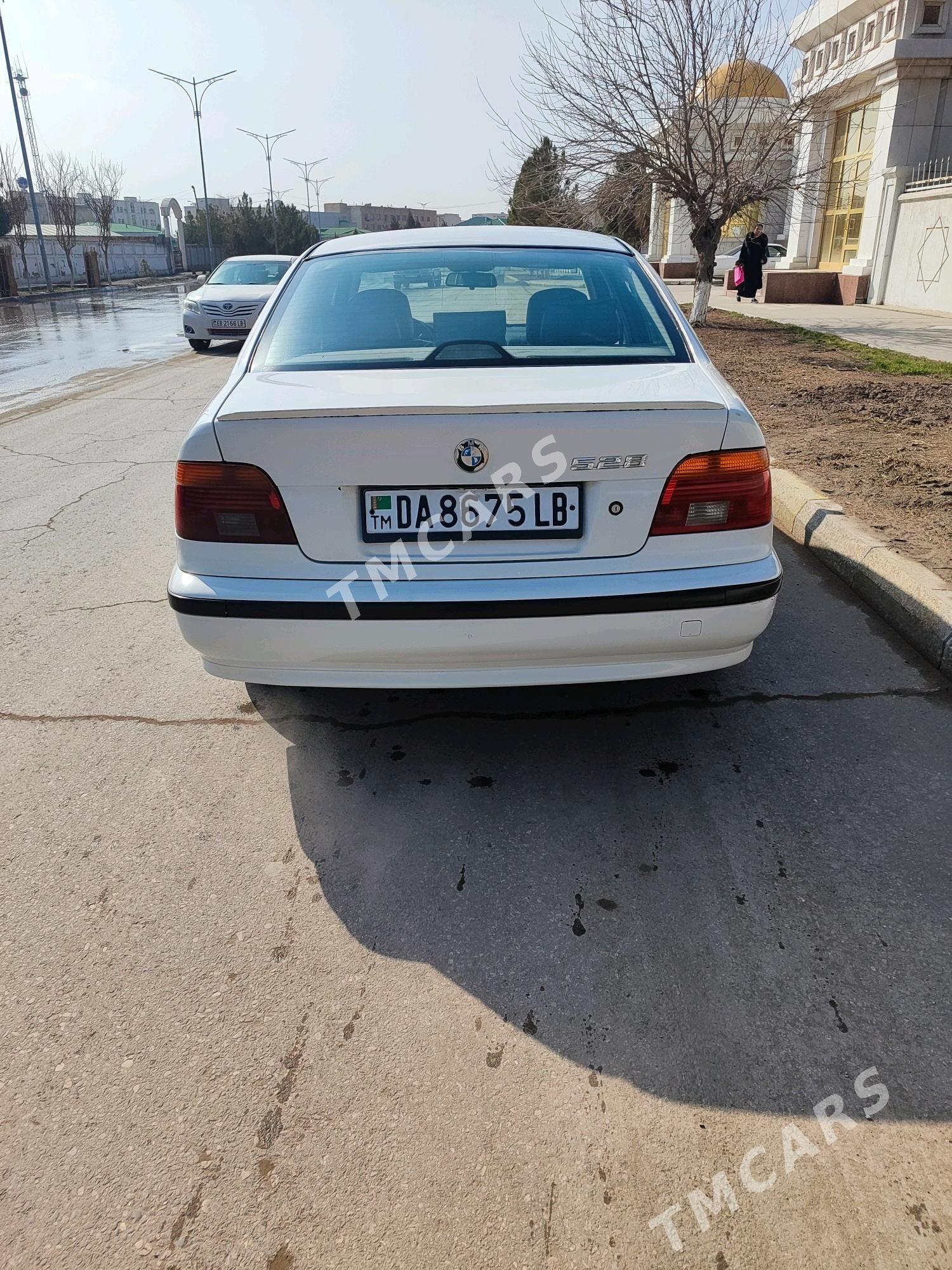 BMW E39 2001 - 105 000 TMT - Туркменабат - img 3