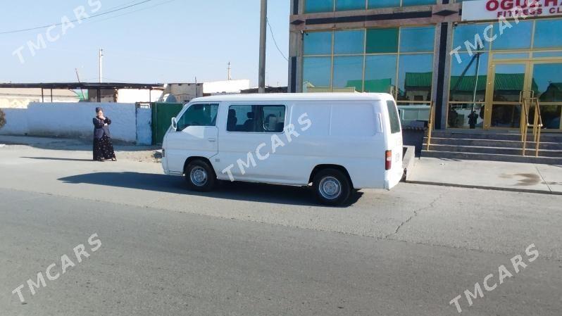 Nissan Urvan 1998 - 90 000 TMT - Гызыларбат - img 3