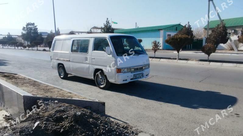 Nissan Urvan 1998 - 90 000 TMT - Гызыларбат - img 2