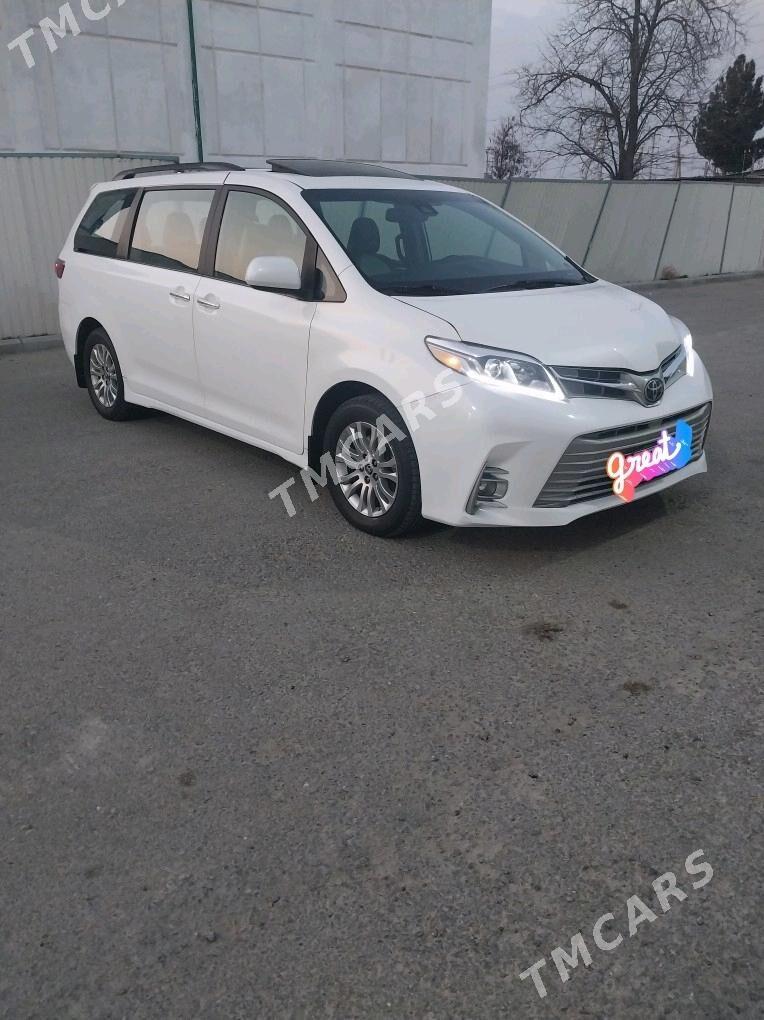 Toyota Sienna 2020 - 340 000 TMT - Бузмеин - img 2