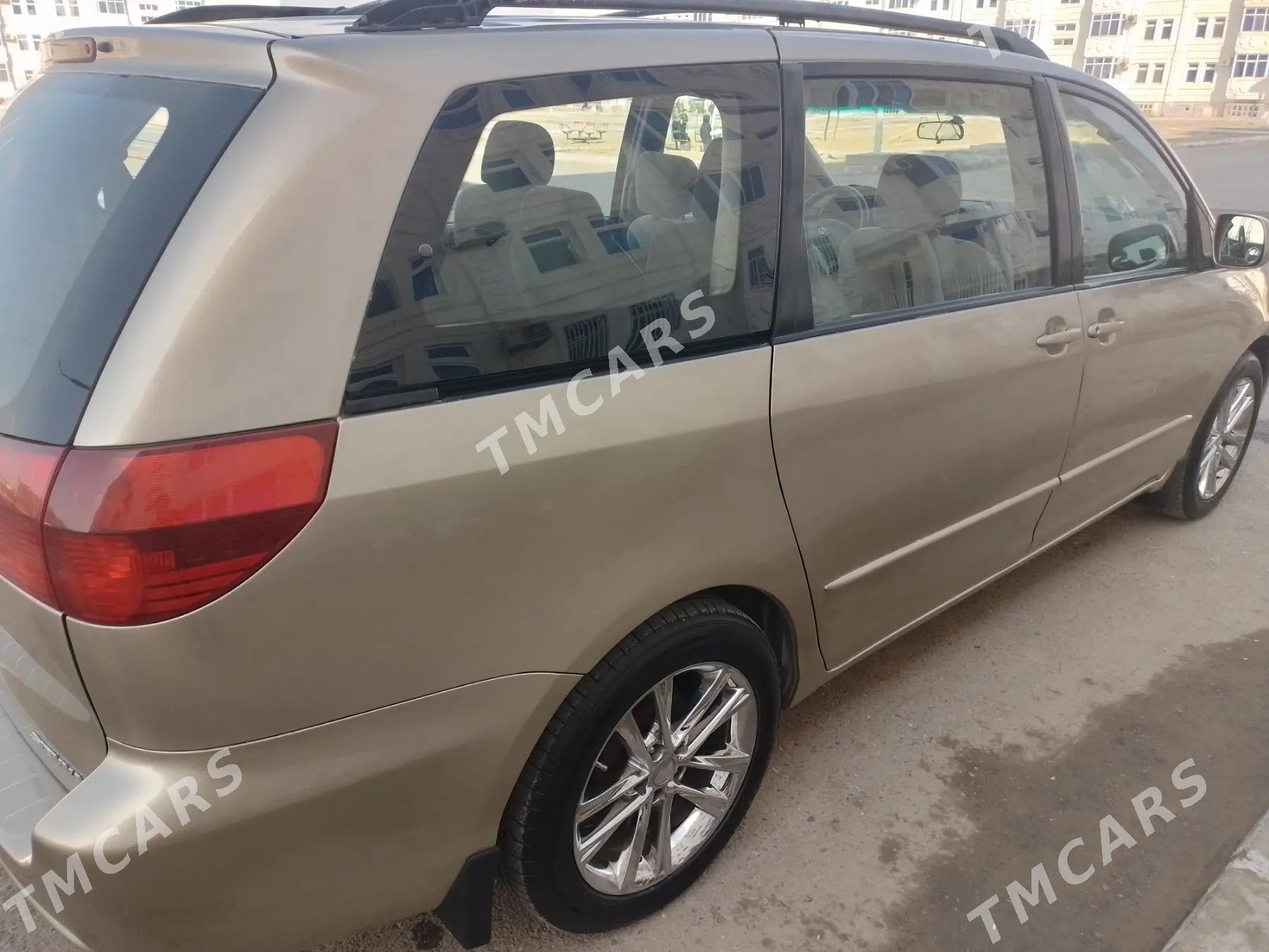 Toyota Sienna 2004 - 190 000 TMT - Анев - img 5