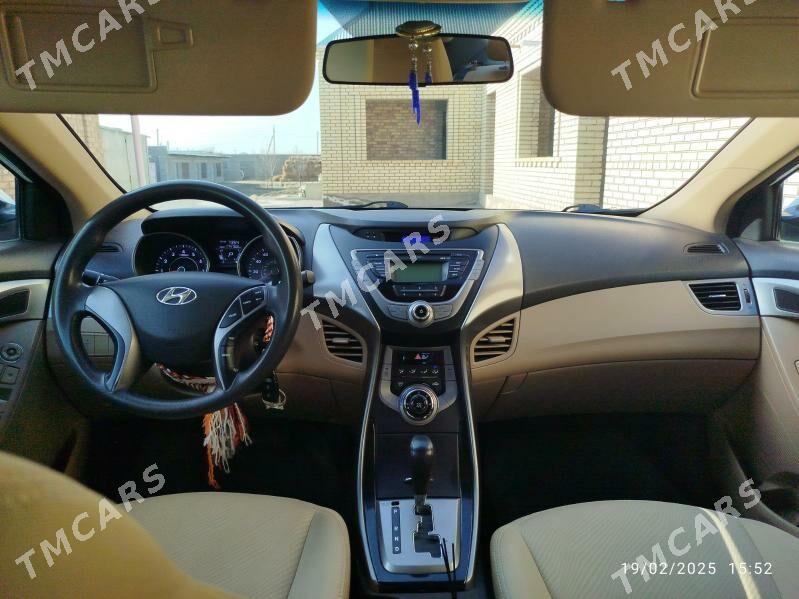 Hyundai Elantra 2013 - 140 000 TMT - Бахарден - img 10