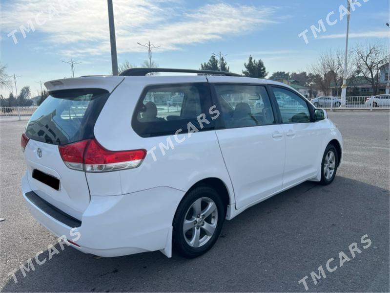 Toyota Sienna 2010 - 250 000 TMT - Ашхабад - img 2