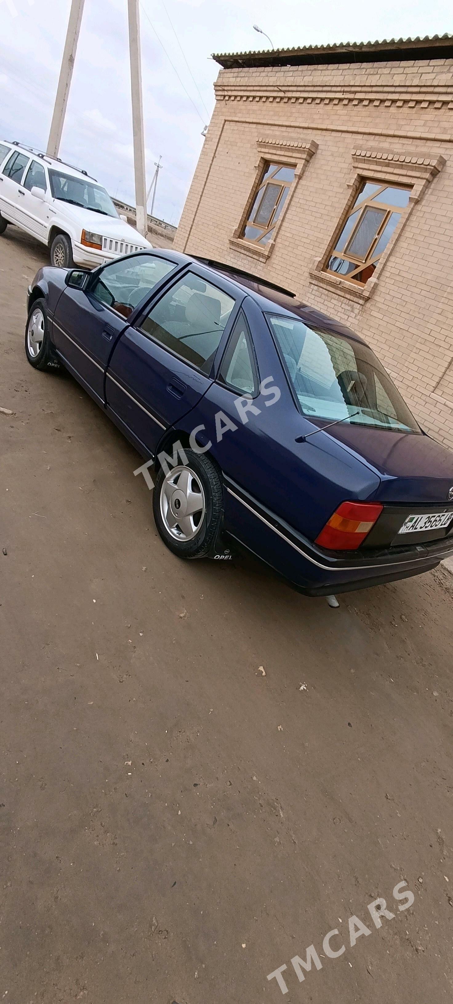 Opel Vectra 1992 - 38 000 TMT - Фарап - img 4