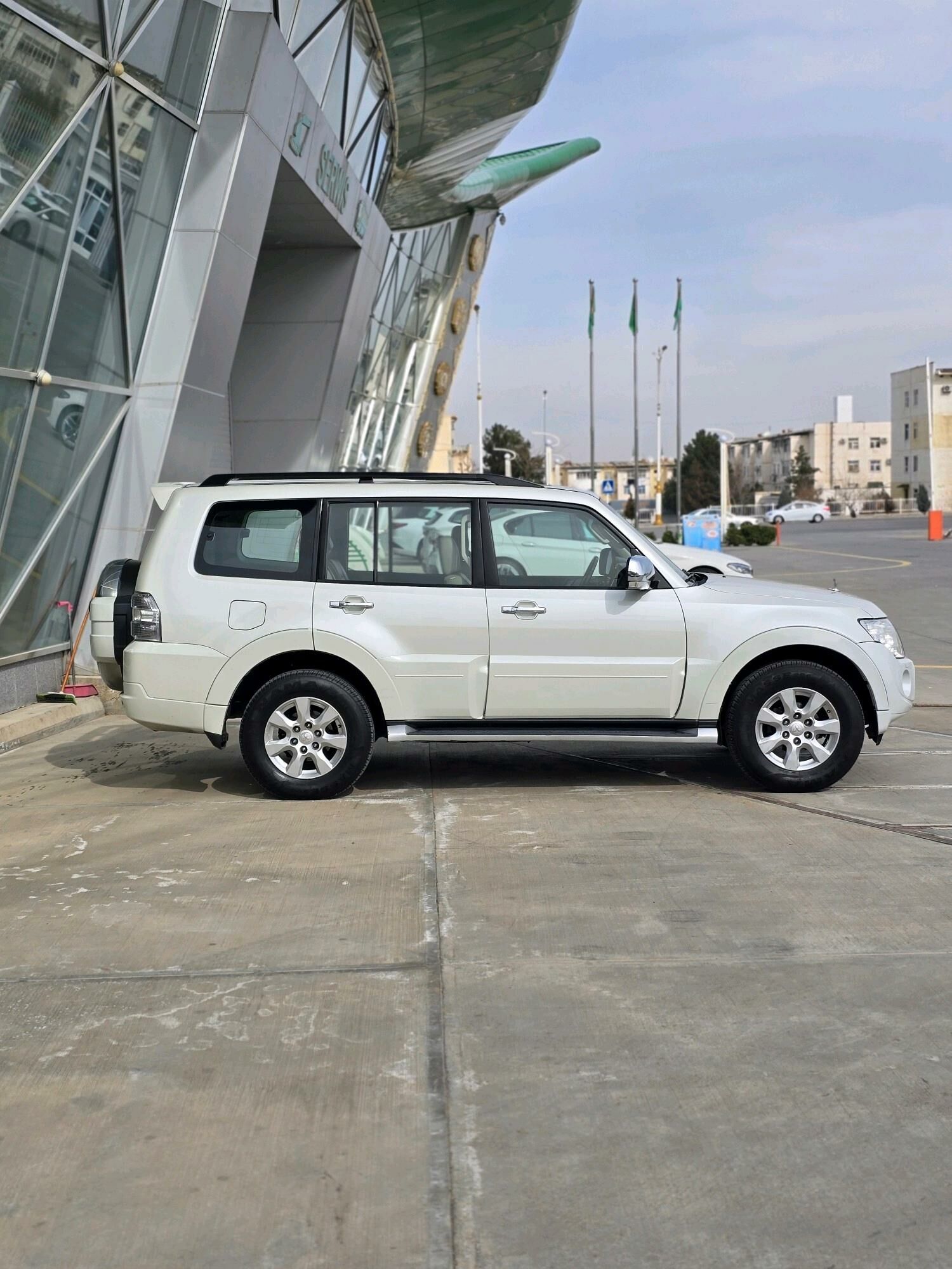 Mitsubishi Pajero 2014 - 228 000 TMT - 11 мкр - img 3