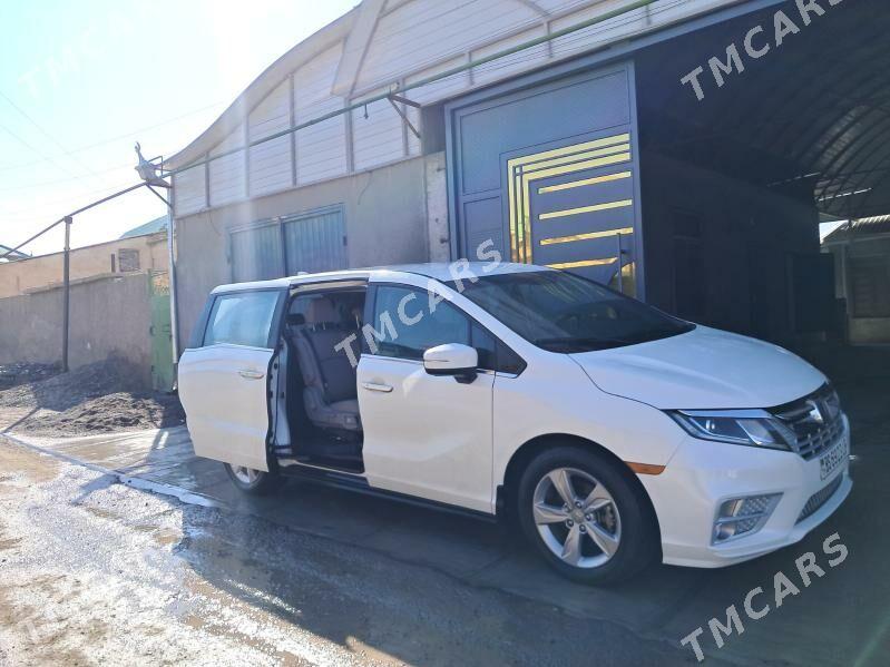 Honda Odyssey 2019 - 400 000 TMT - Магданлы - img 3