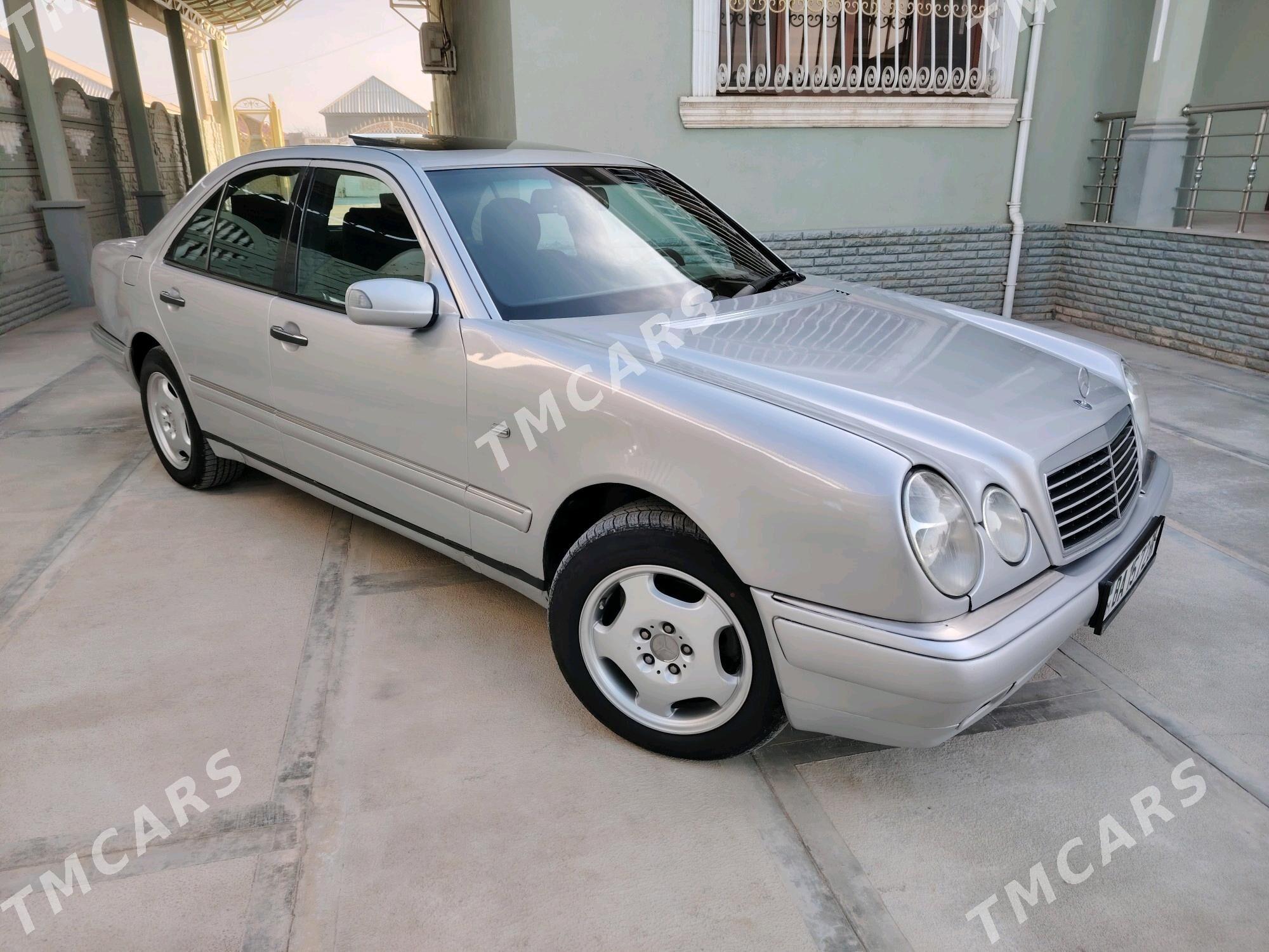 Mercedes-Benz E320 1997 - 90 000 TMT - Гумдаг - img 3