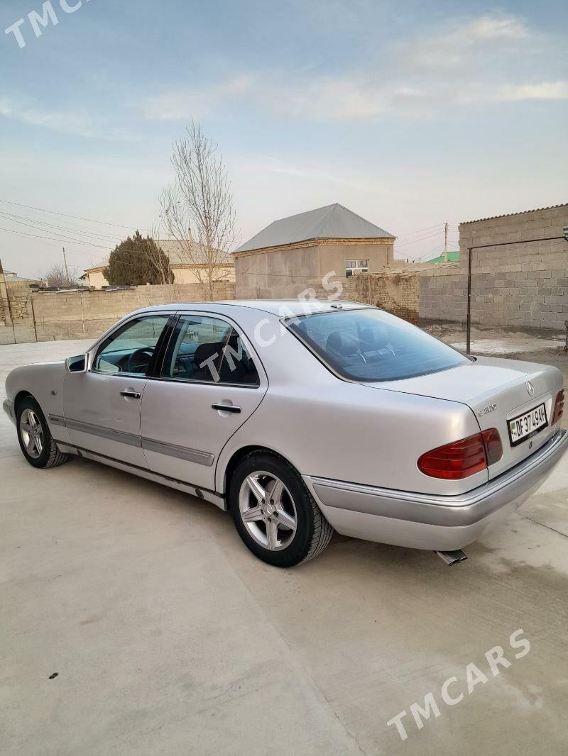 Mercedes-Benz E320 1999 - 75 000 TMT - Бахарден - img 2