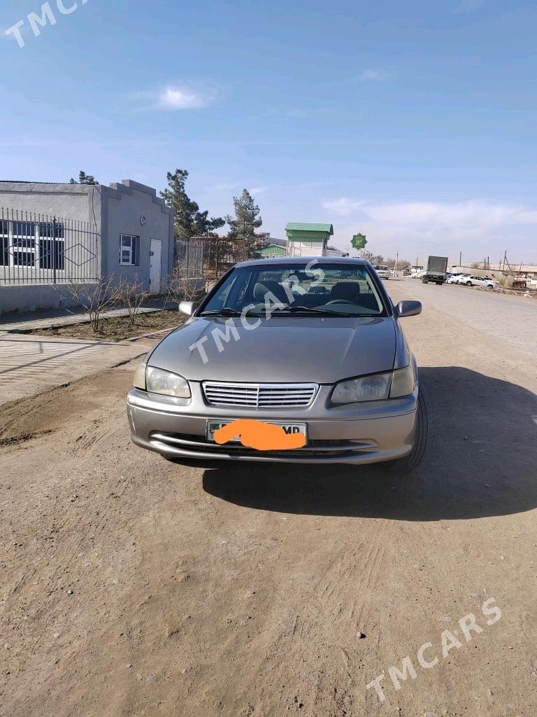 Toyota Camry 2001 - 95 000 TMT - Ёлётен - img 2