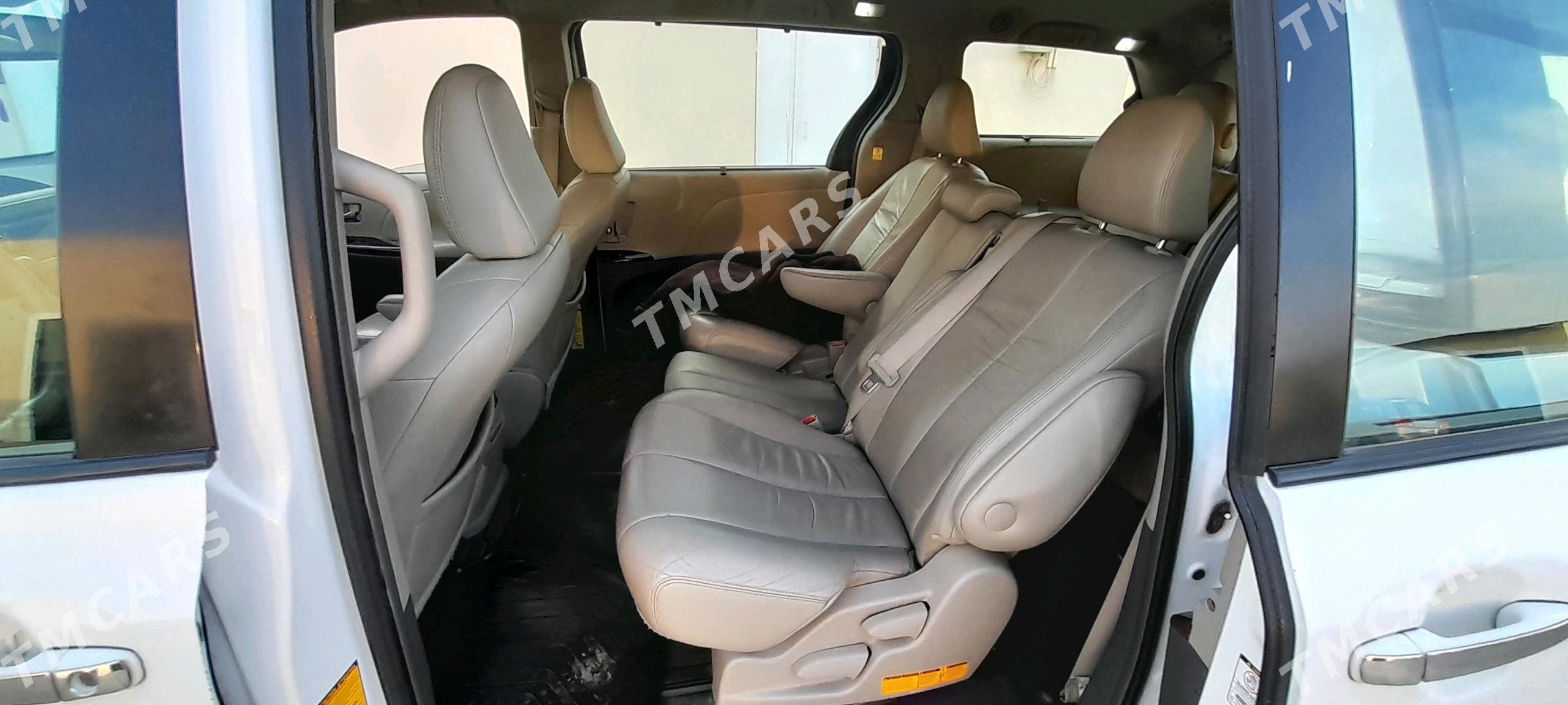 Toyota Sienna 2011 - 291 000 TMT - Байрамали - img 10