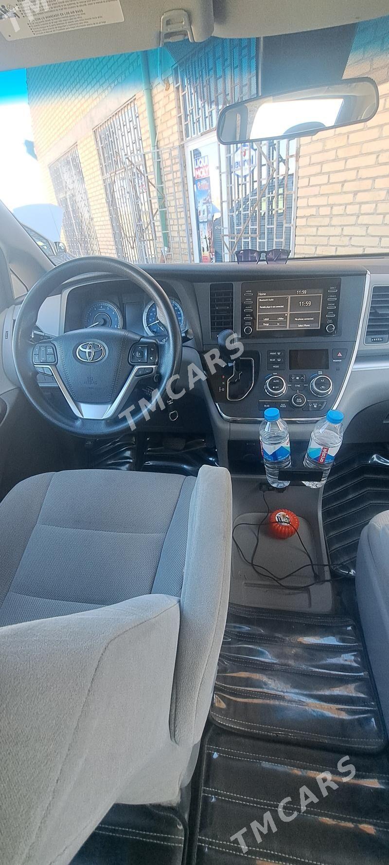 Toyota Sienna 2018 - 344 000 TMT - Aşgabat - img 6