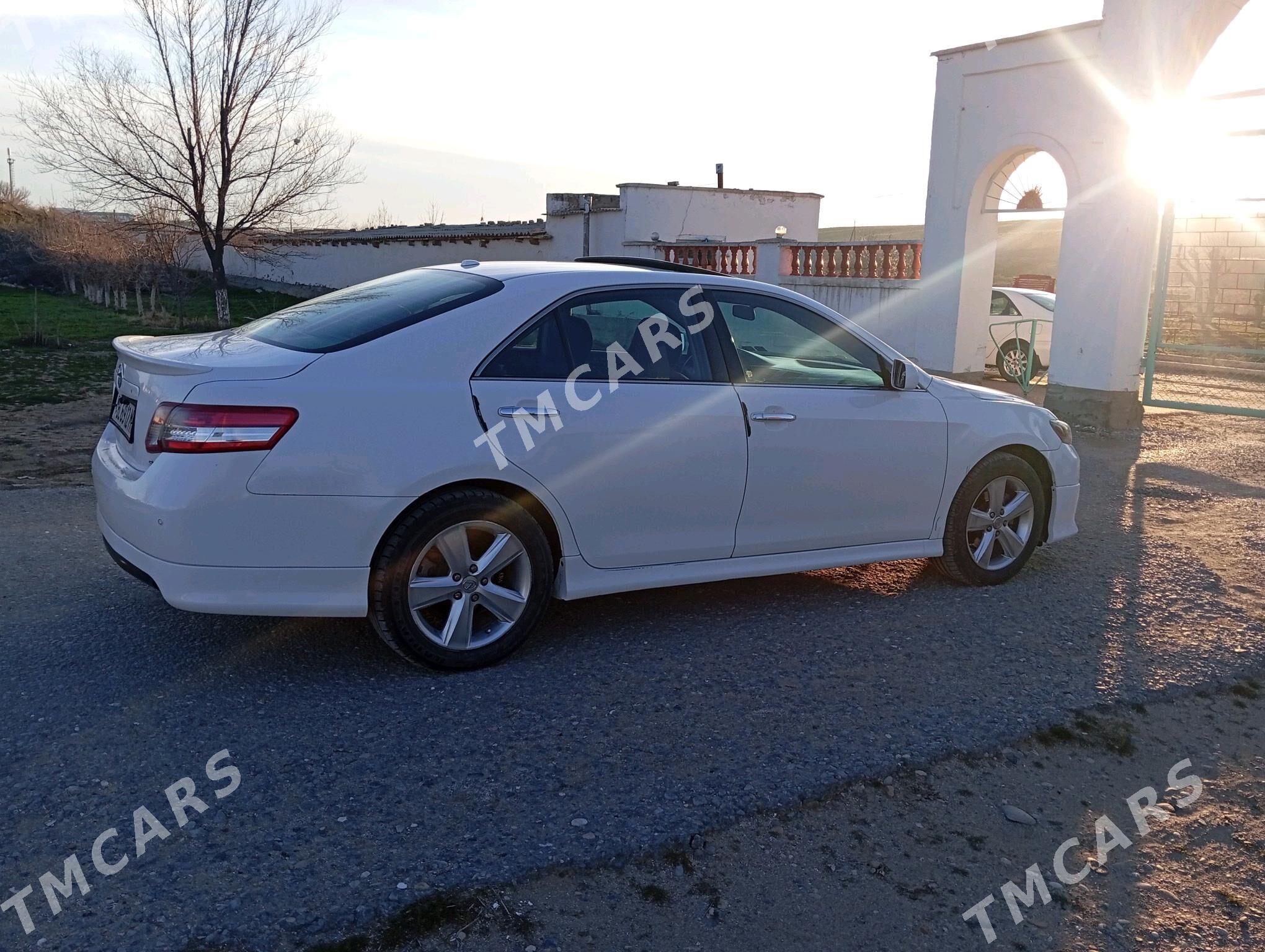 Toyota Camry 2011 - 240 000 TMT - Мары - img 2