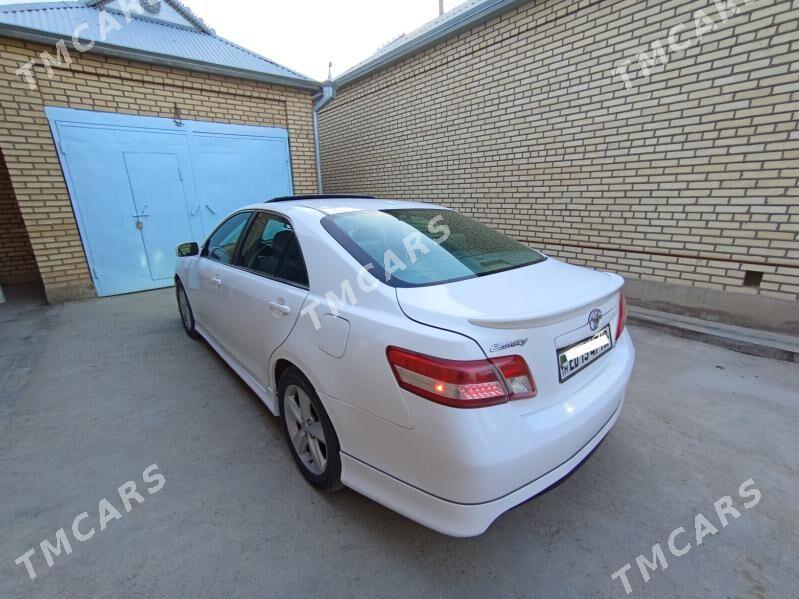 Toyota Camry 2011 - 200 000 TMT - Мары - img 4