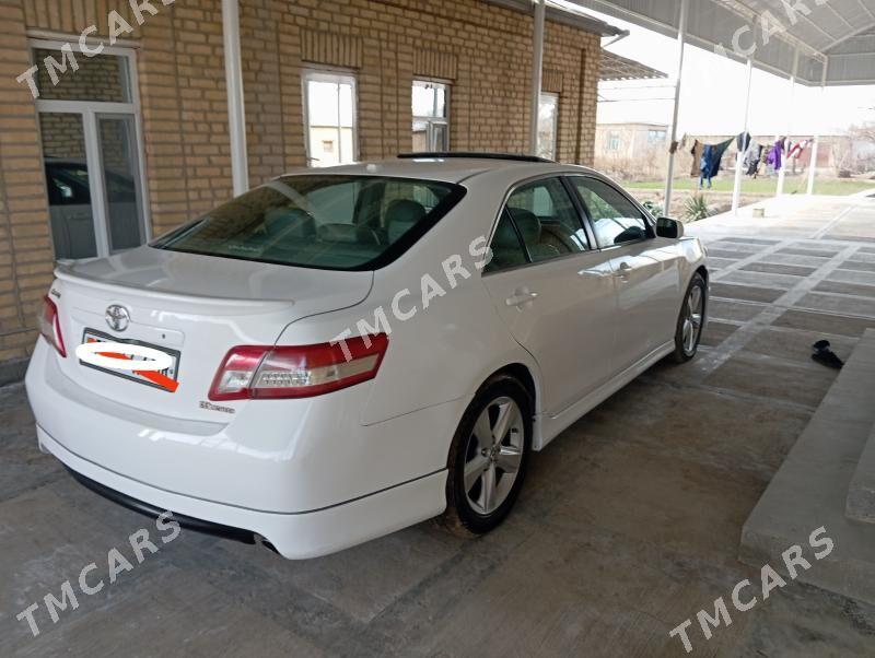 Toyota Camry 2011 - 200 000 TMT - Мары - img 3