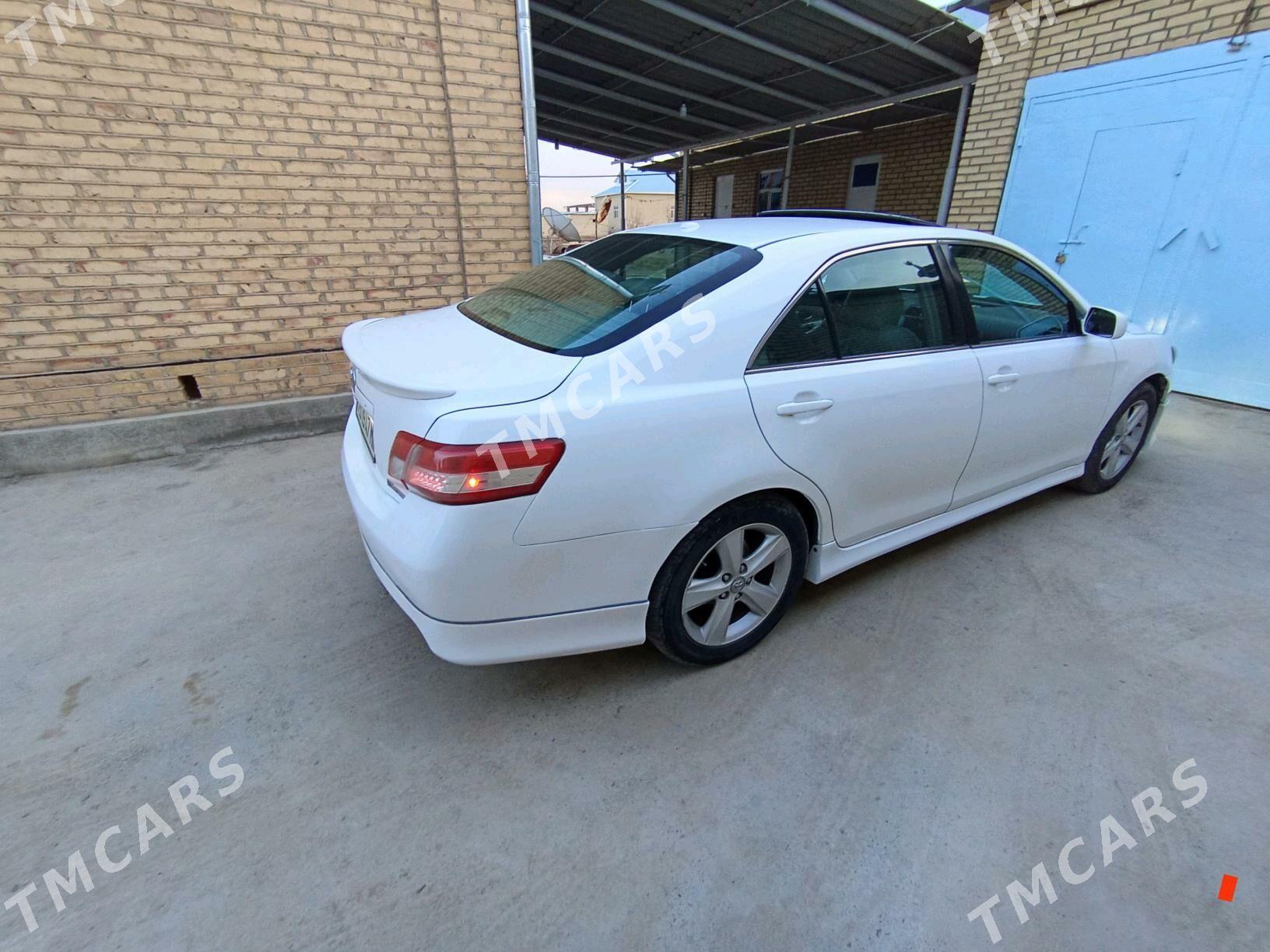 Toyota Camry 2011 - 200 000 TMT - Мары - img 6