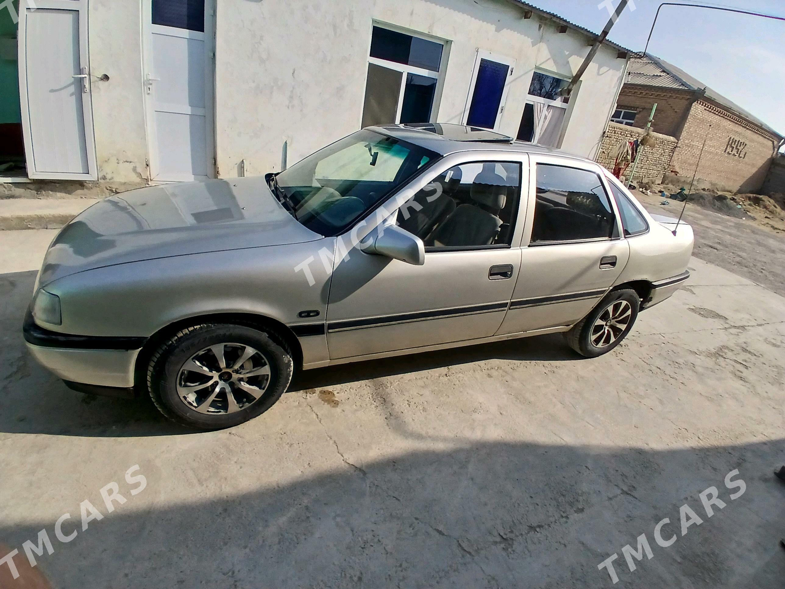 Opel Vectra 1992 - 32 000 TMT - Бахарден - img 3