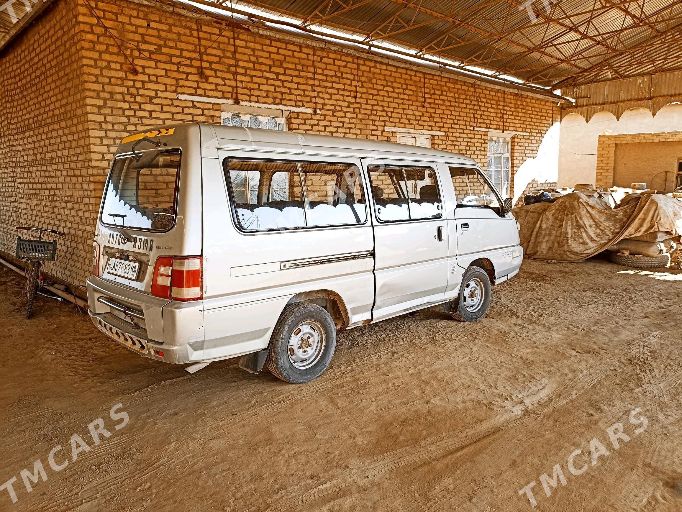 Toyota Hiace 2007 - 75 000 TMT - Байрамали - img 3