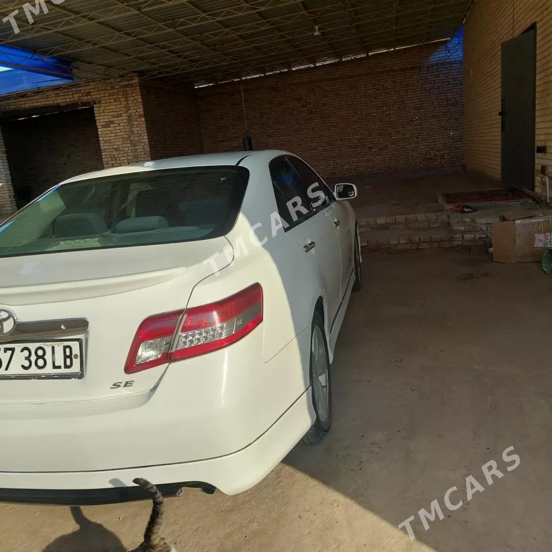 Toyota Camry 2010 - 160 000 TMT - Саят - img 3