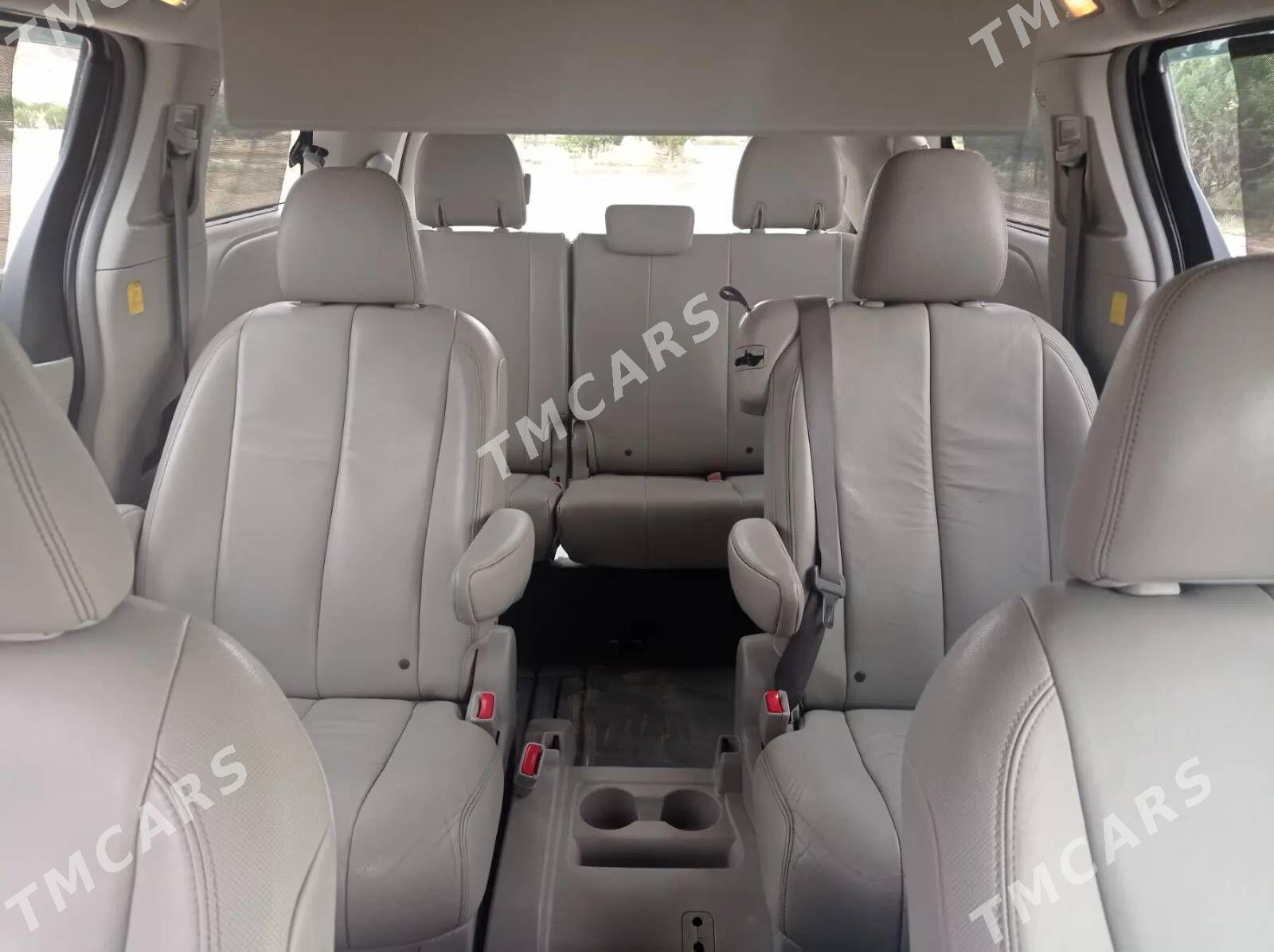 Toyota Sienna 2011 - 290 000 TMT - Балканабат - img 3