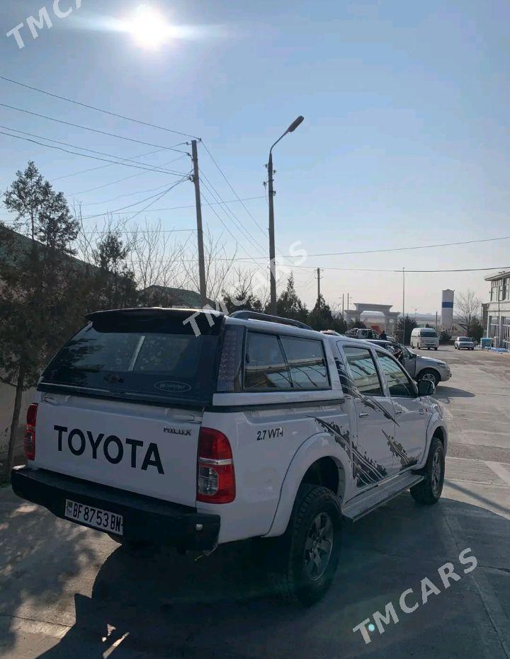 Toyota Hilux 2013 - 310 000 TMT - Türkmenbaşy - img 2