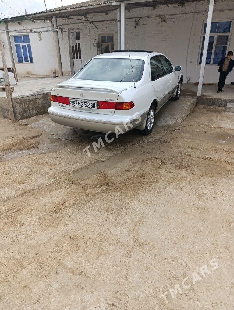 Toyota Camry 2000 - 160 000 TMT - Этрек - img 2