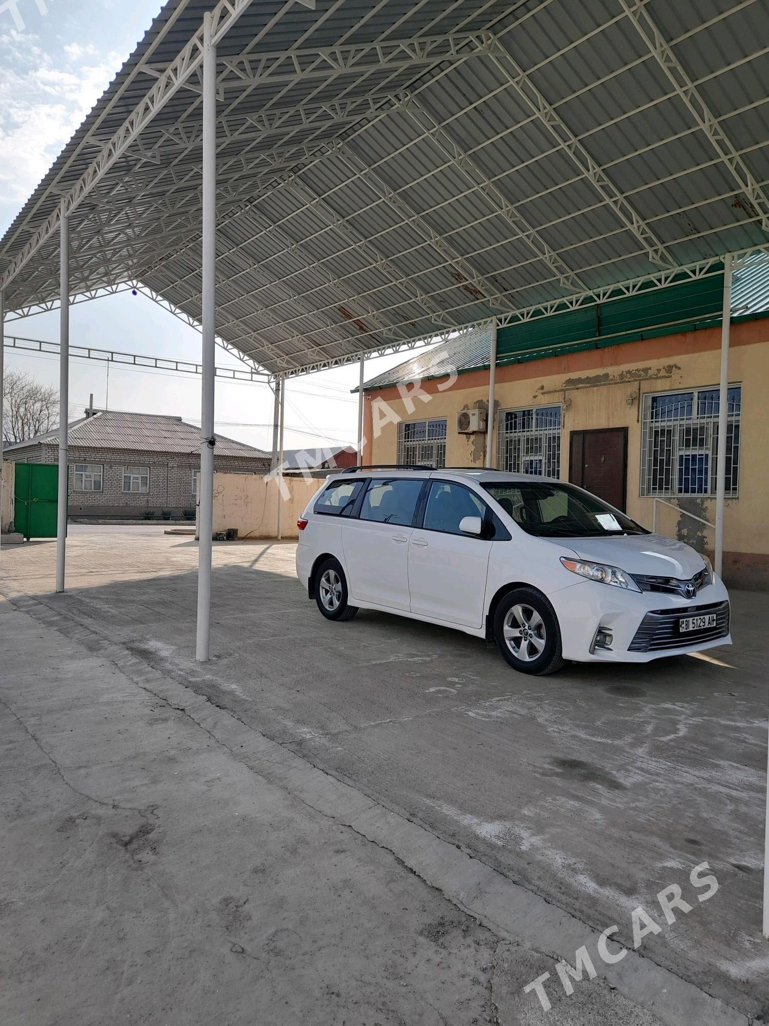 Toyota Sienna 2019 - 350 000 TMT - Gökdepe - img 3