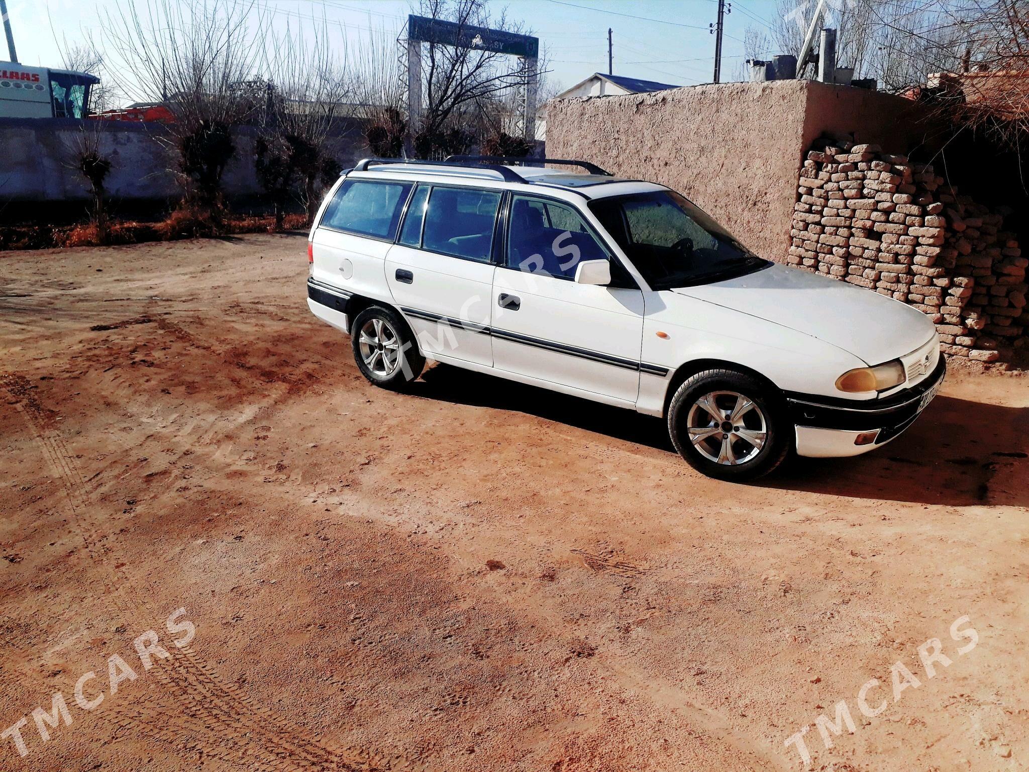 Opel Astra 1993 - 30 000 TMT - Gubadag - img 3