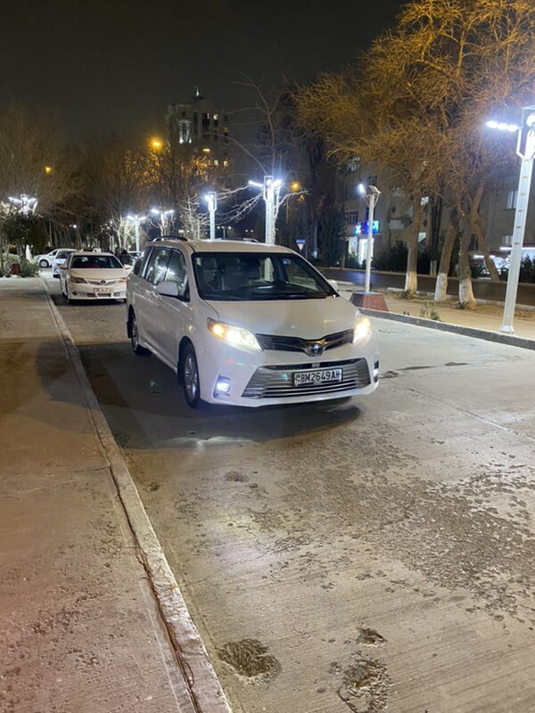 Toyota Sienna 2018 - 400 000 TMT - Aşgabat - img 3