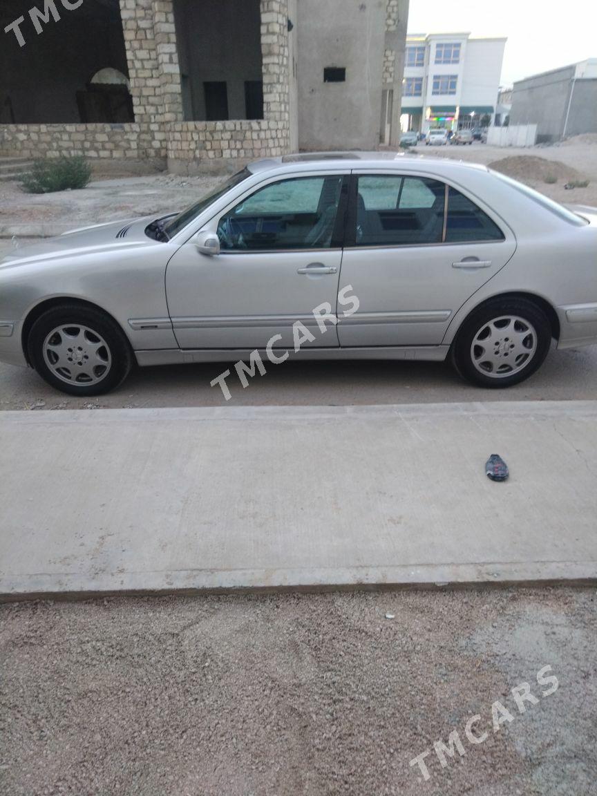 Mercedes-Benz E320 2002 - 110 000 TMT - Balkanabat - img 6