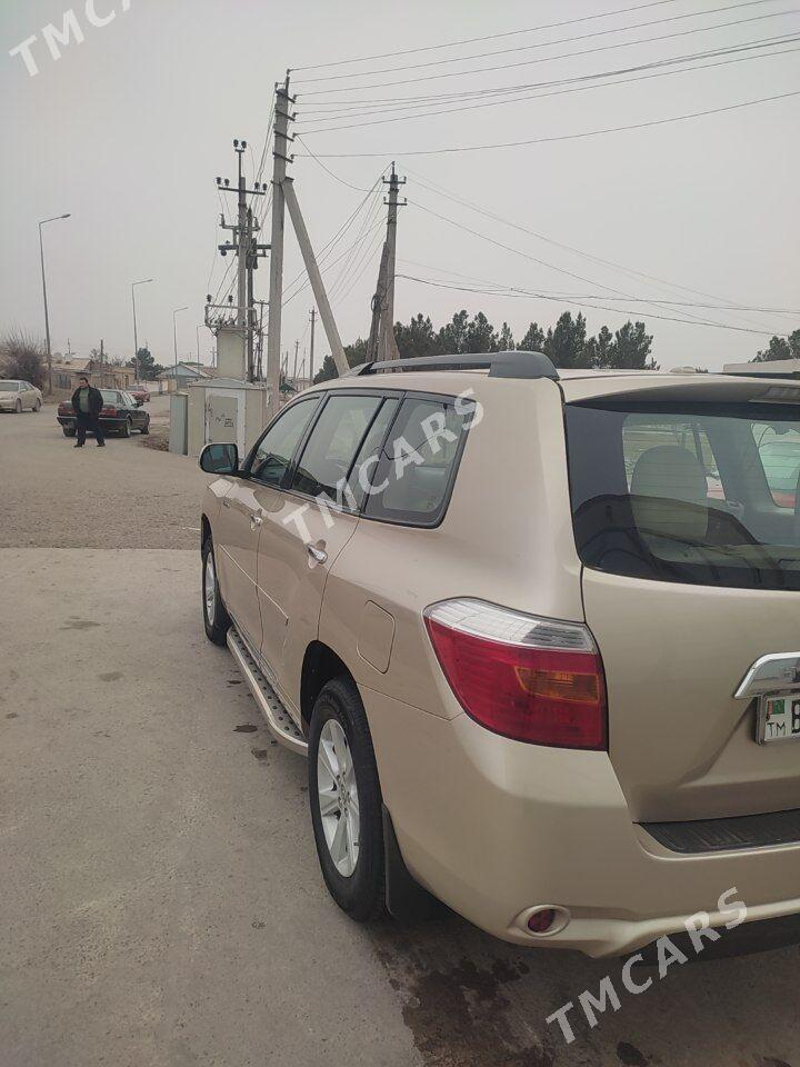 Toyota Highlander 2010 - 265 000 TMT - Дянев - img 2