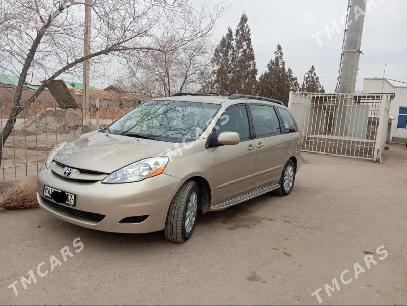 Toyota Sienna 2006 - 205 000 TMT - Дашогуз - img 3