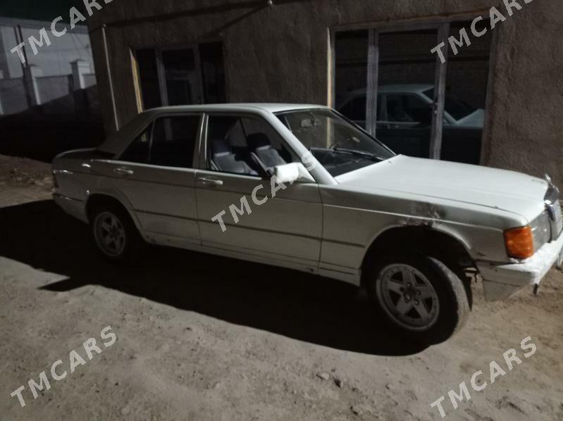 Mercedes-Benz 230E 1985 - 14 000 TMT - Мары - img 2