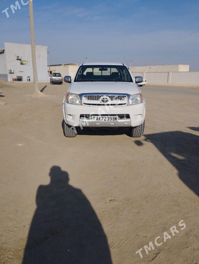 Toyota Hilux 2006 - 175 000 TMT - Туркменбаши - img 2