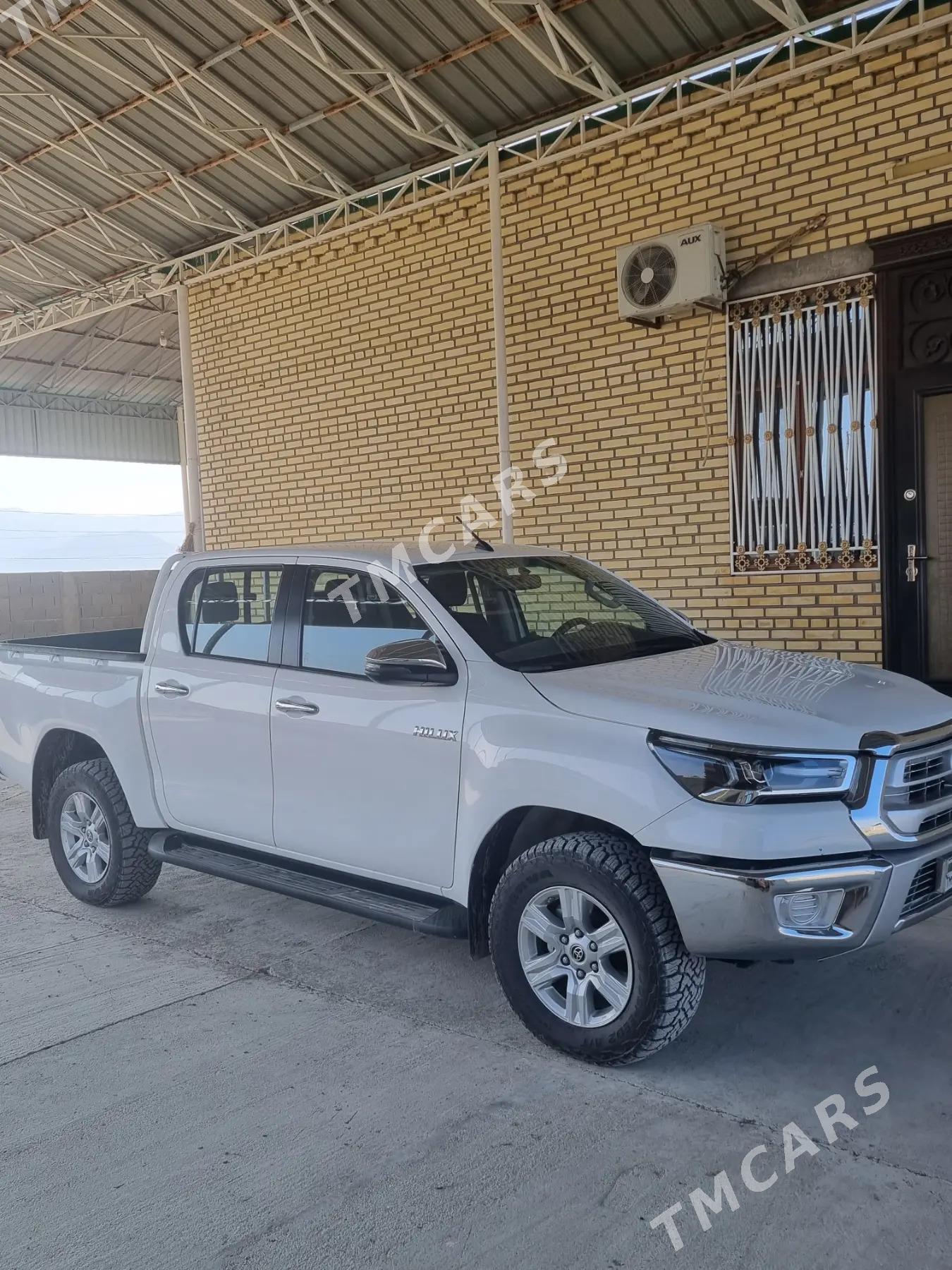 Toyota Hilux 2021 - 530 000 TMT - Bäherden - img 3