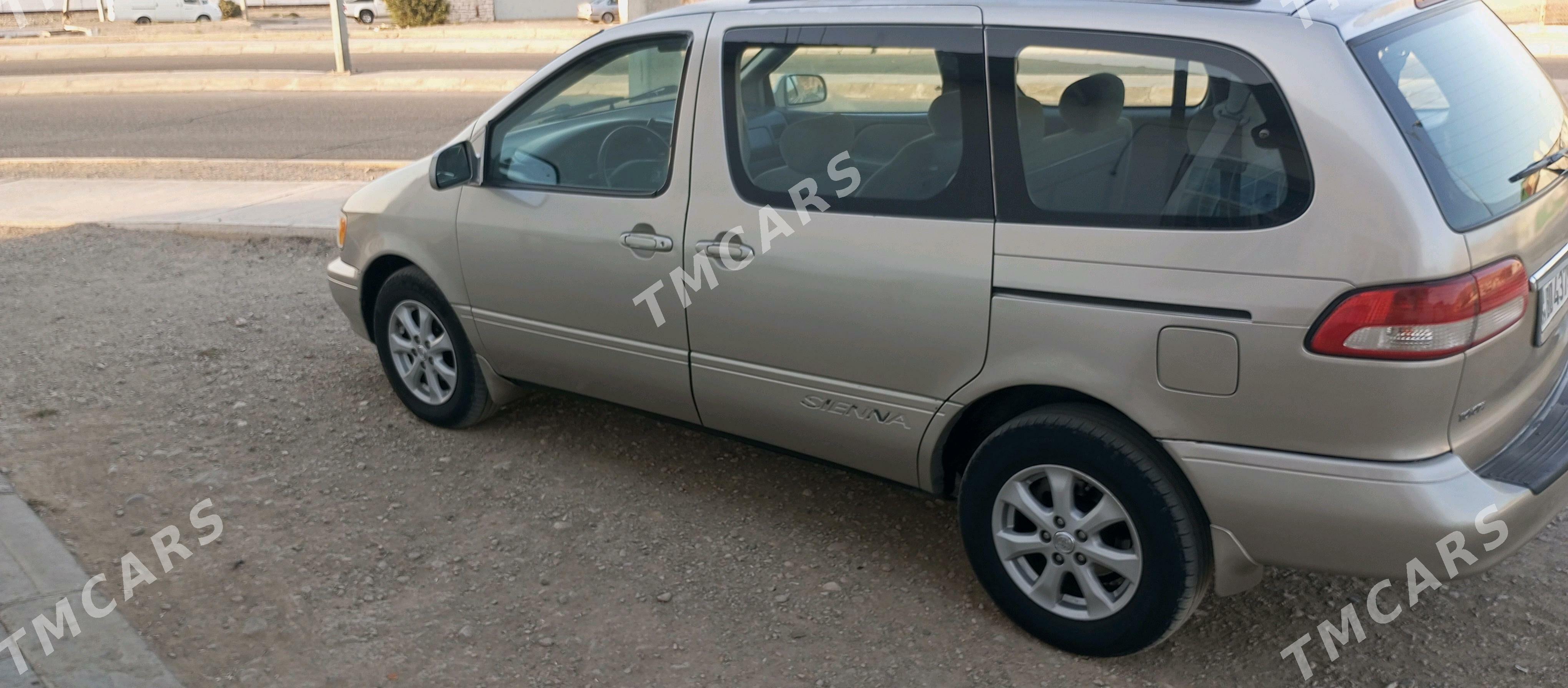 Toyota Sienna 2001 - 135 000 TMT - Туркменбаши - img 3