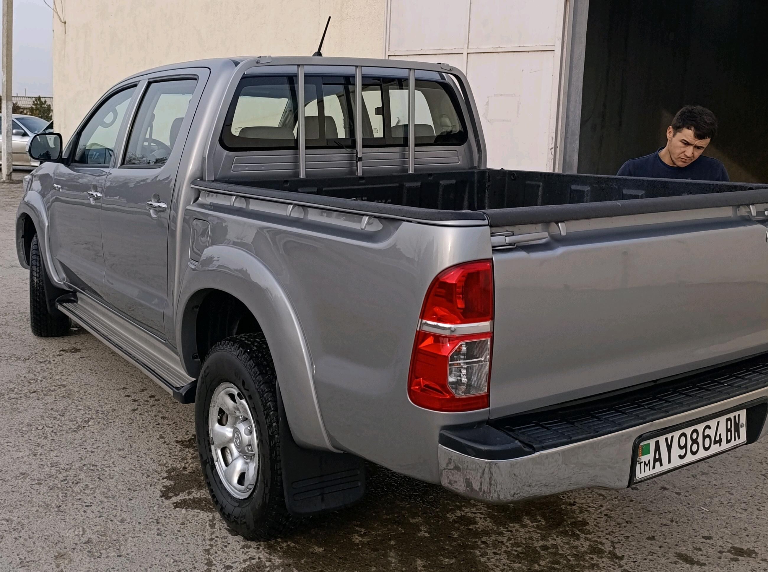 Toyota Hilux 2015 - 250 000 TMT - Туркменбаши - img 8