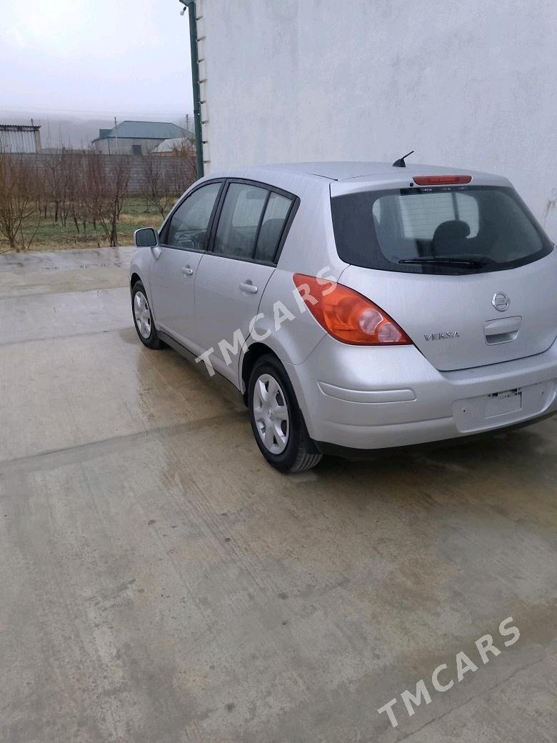 Nissan Versa 2010 - 115 000 TMT - Kaka - img 2