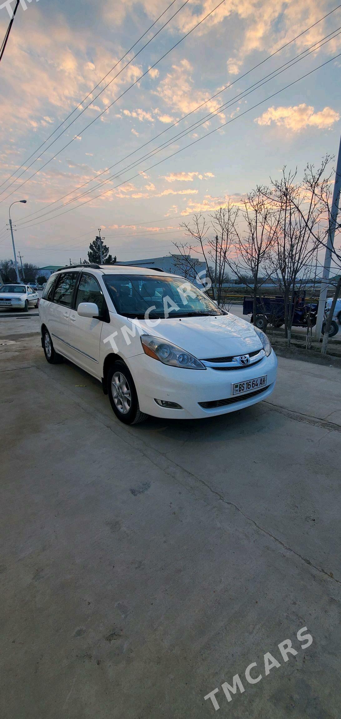 Toyota Sienna 2009 - 225 000 TMT - Бахарден - img 2