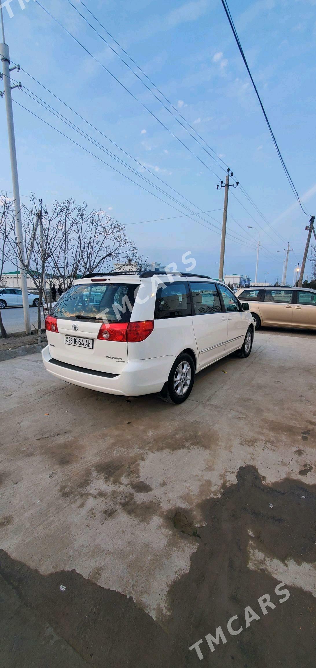 Toyota Sienna 2009 - 225 000 TMT - Бахарден - img 4