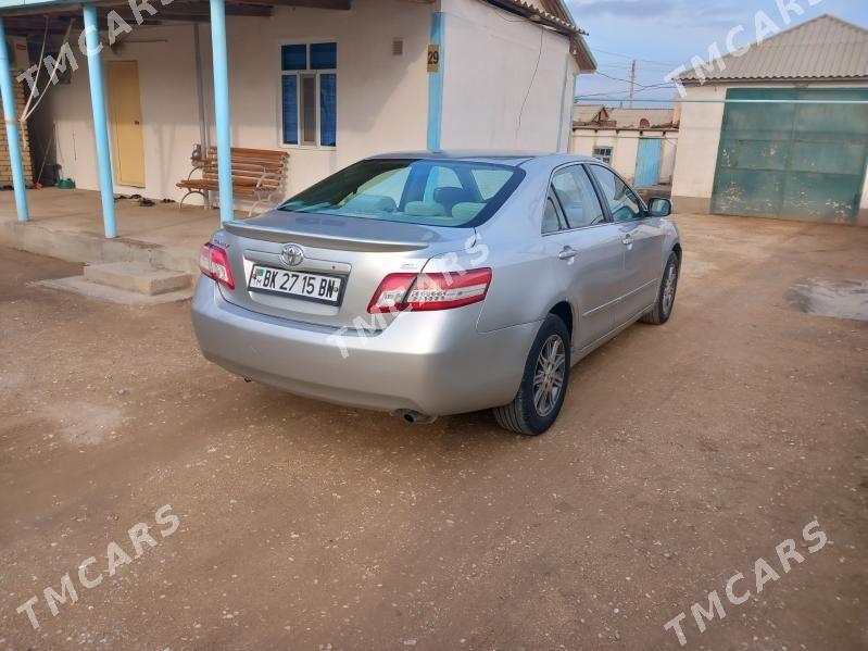 Toyota Camry 2011 - 130 000 TMT - Гумдаг - img 4