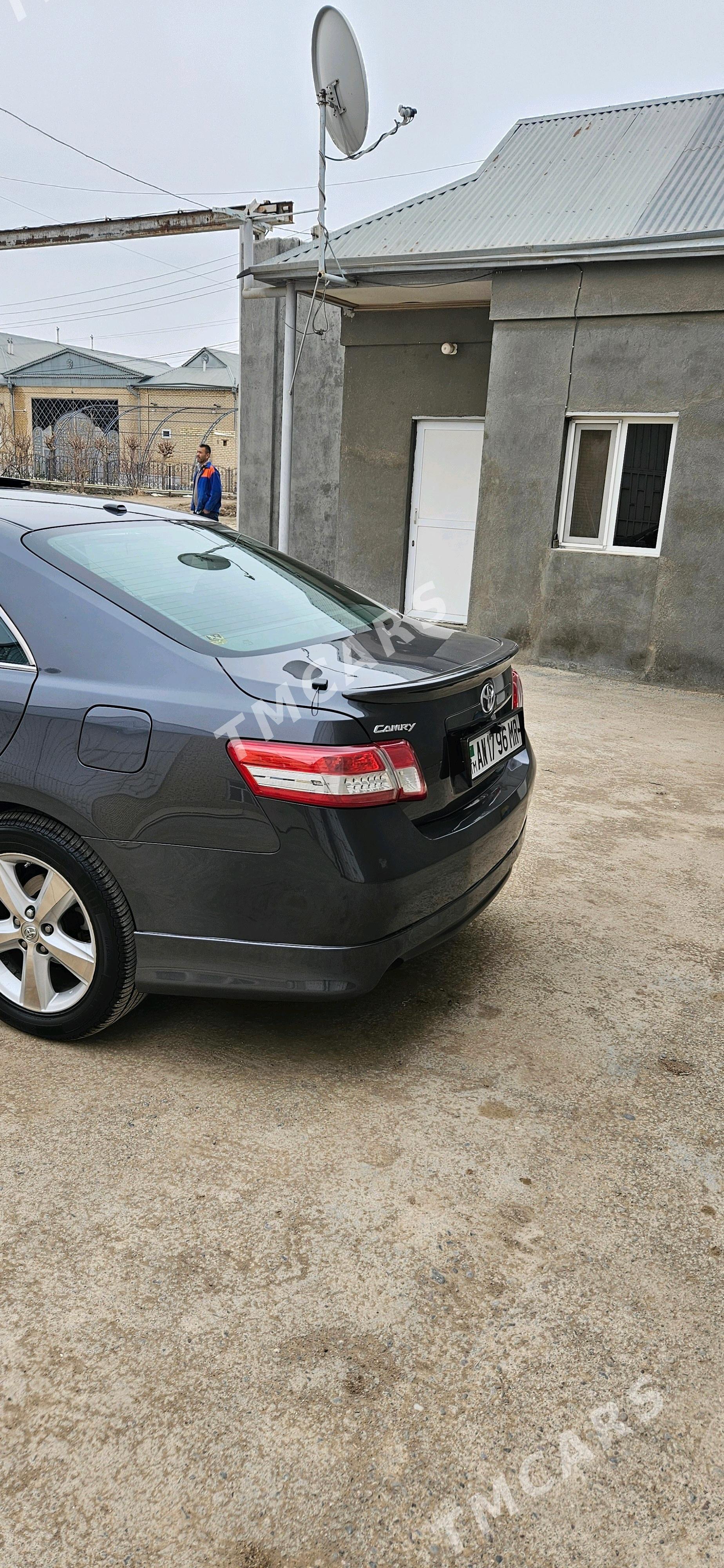 Toyota Camry 2011 - 200 000 TMT - Мары - img 4