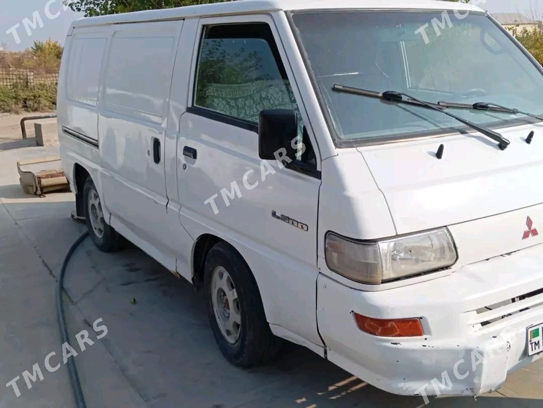 Toyota Hiace 2004 - 37 000 TMT - Мары - img 4