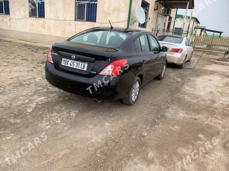 Nissan Versa 2013 - 85 000 TMT - Гарабекевюл - img 2