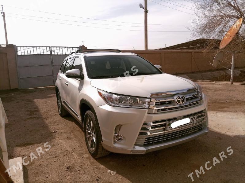 Toyota Highlander 2019 - 450 000 TMT - Кёнеургенч - img 4